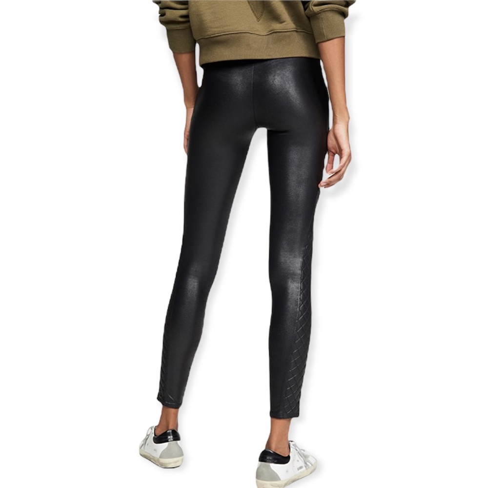 ⭐️⭐️SOLD⭐️⭐️Spanx Black Quilted Faux Leather Leggings S - Picture 4 of 11